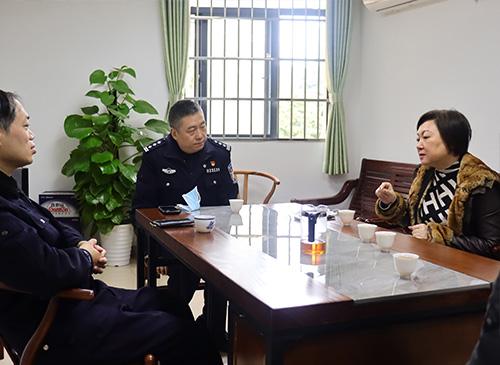 加强党建共建，亲昵警企关系